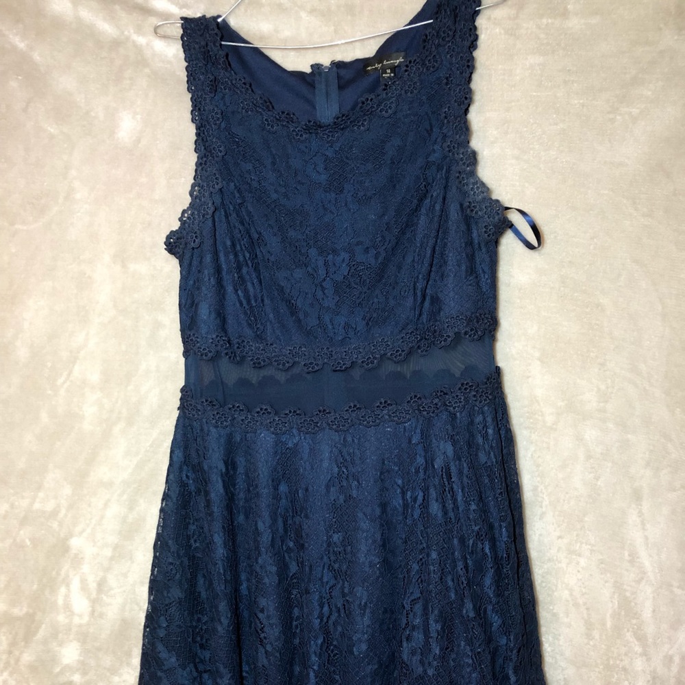 Scalloped lace cocktail dress